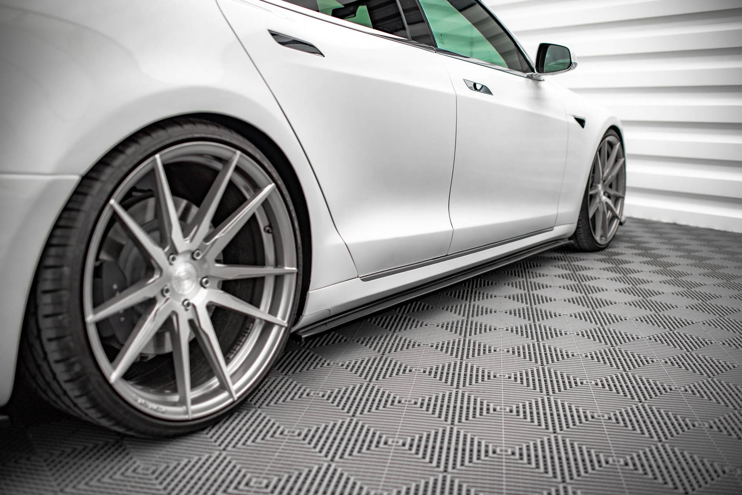 Sideskørter diffuser Tesla Model S Facelift