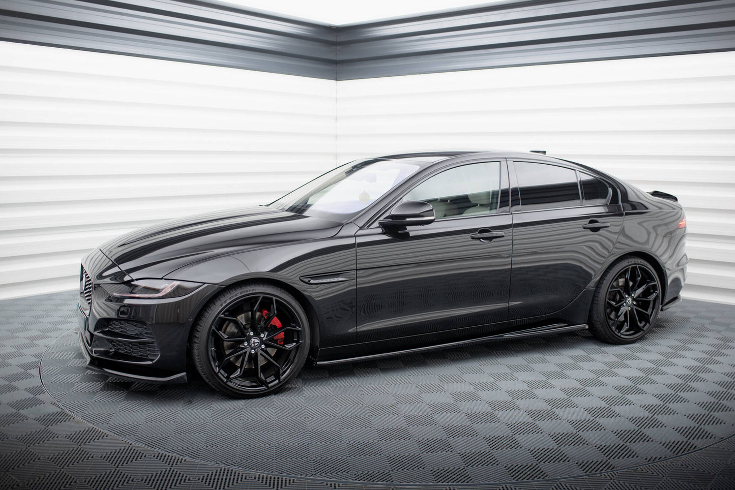 Sideskørter diffuser Jaguar XE X760 Facelift