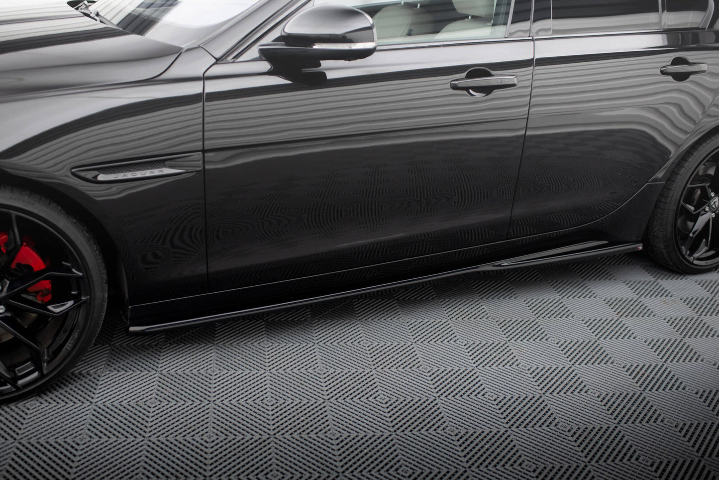 Sideskørter diffuser Jaguar XE X760 Facelift