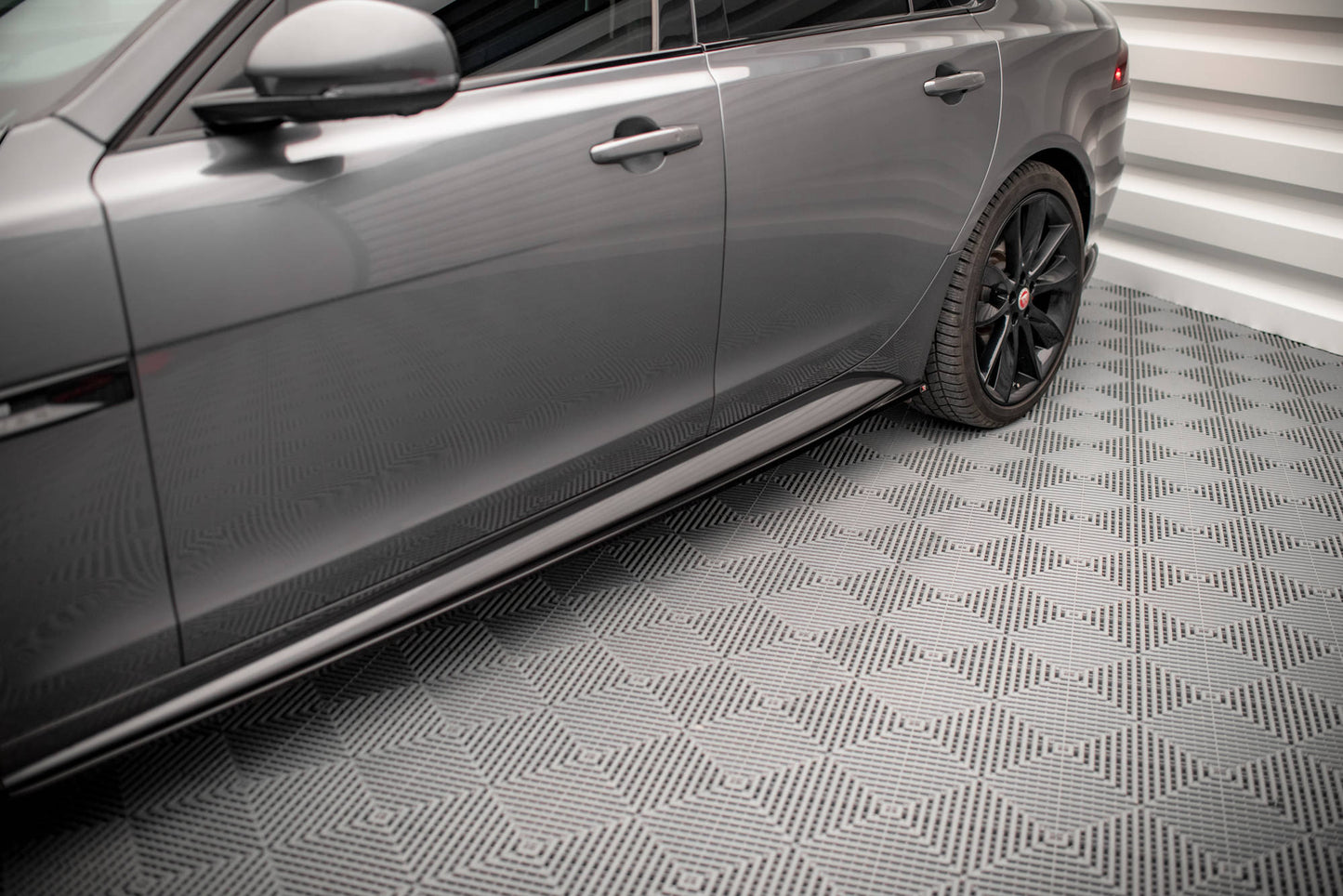 Sideskørter diffuser Jaguar XF R-Sport Mk2