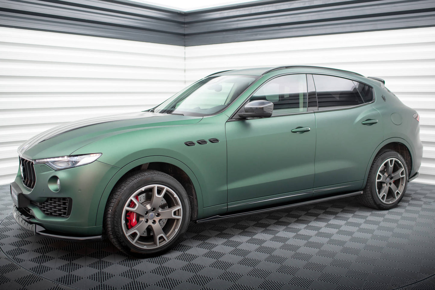 Sideskørter diffuser Maserati Levante Mk1