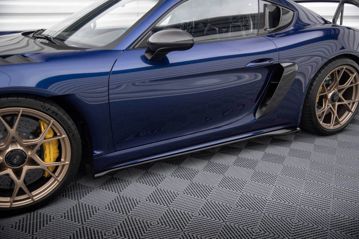Sideskørter diffuser Porsche 718 Cayman GT4 RS 982c