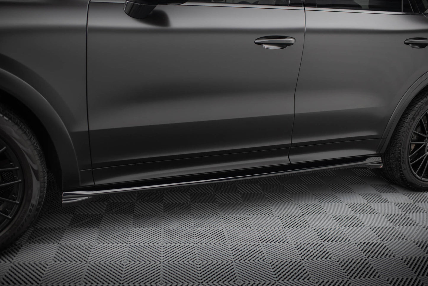 Sideskørter diffuser Porsche Cayenne Sport Design Mk3 / Standard Mk3 Facelift