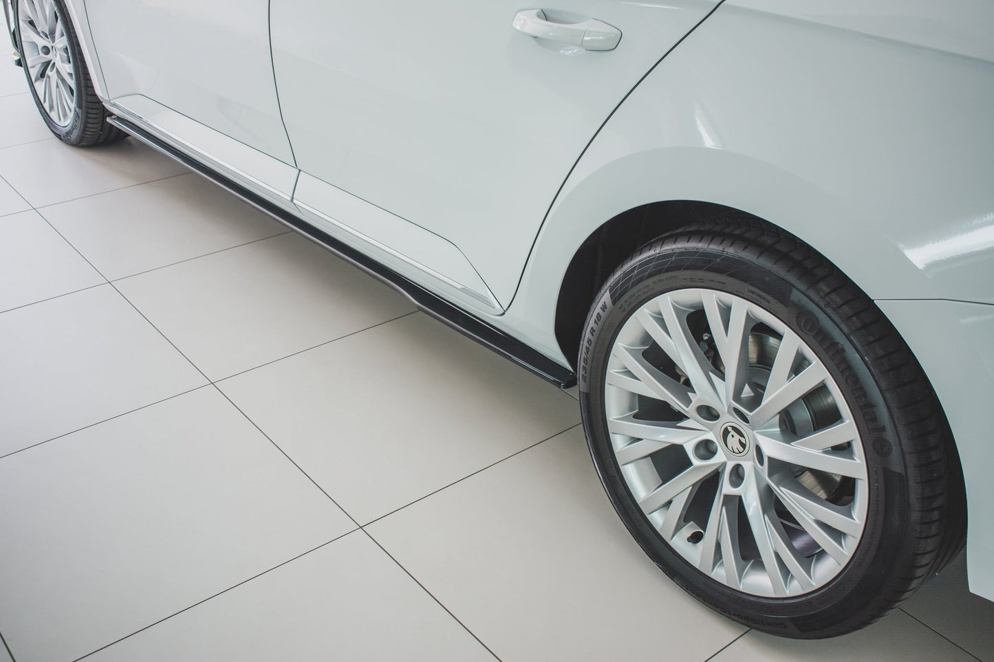 Sideskørter diffuser Skoda Superb Liftback / Combi Mk3 Facelift