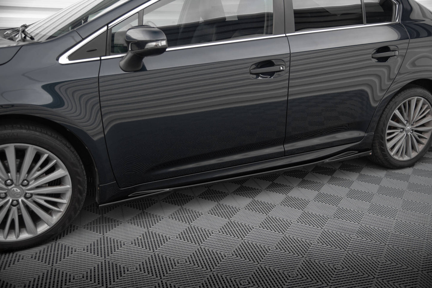Sideskørter diffuser Toyota Avensis Mk3 Facelift