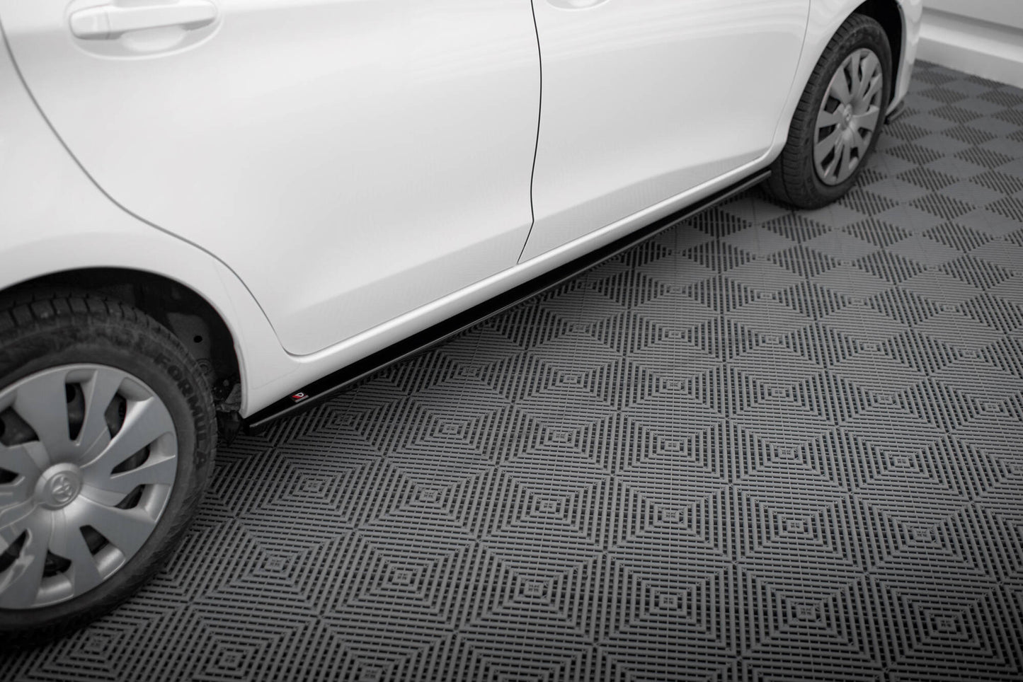 Sideskørter diffuser Toyota Yaris Mk3 Facelift