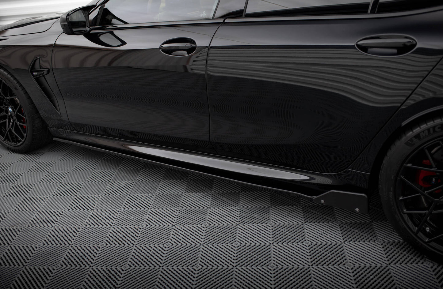 Sideskørter diffuser V.1 + Flaps BMW M8 Gran Coupe F93 / 8 Gran Coupe M-Pack G16