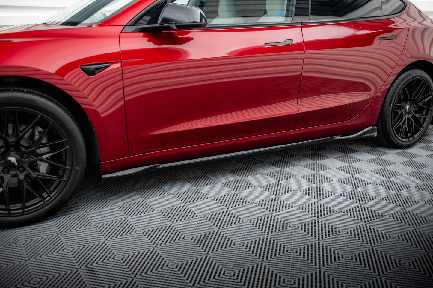 Sideskørter diffuser V.1 Tesla Model 3 Mk1 / Mk1 Facelift