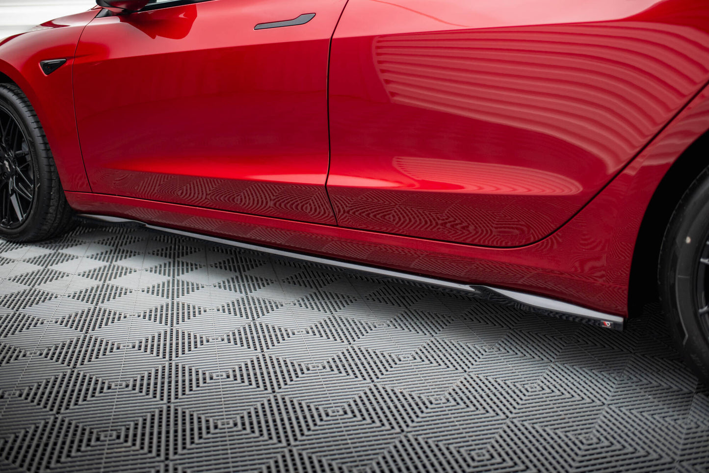 Sideskørter diffuser V.2 Tesla Model 3 Mk1 / Mk1 Facelift