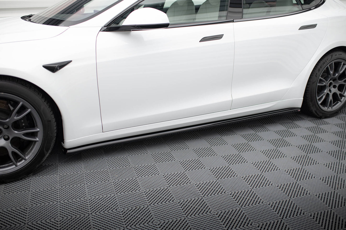 Sideskørter diffuser V.2 Tesla Model S Plaid Mk1 Facelift