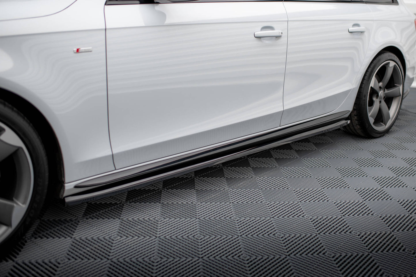 Sideskørter diffuser V.3 Audi A4 / A4 S-Line / S4 B8