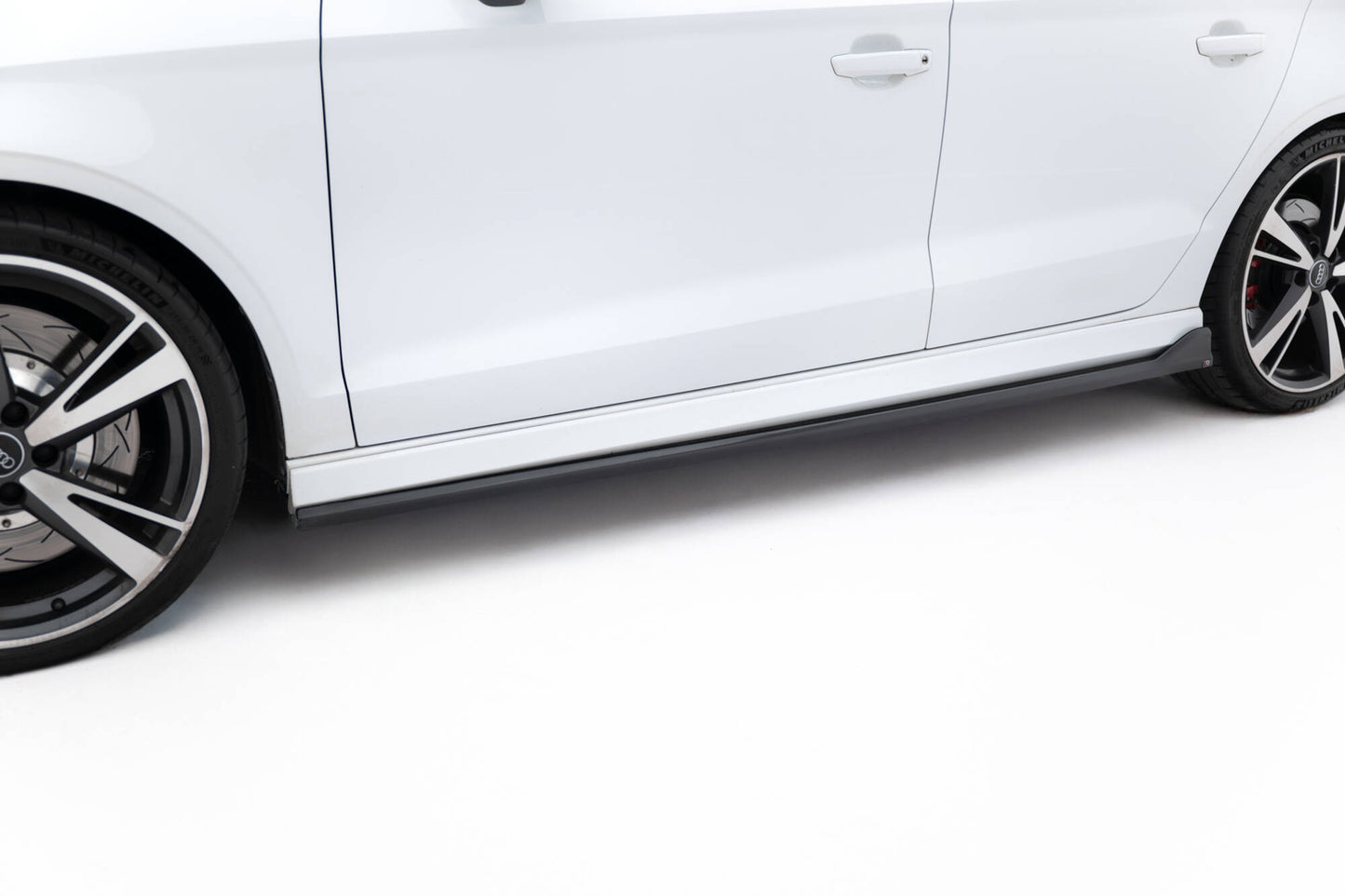 Sideskørter diffuser V.3 Audi RS3 Sedan 8V Facelift