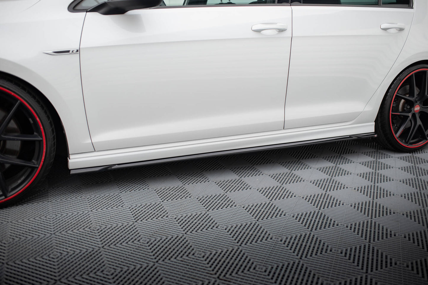 Sideskørter diffuser V.4 Volkswagen Golf R / R-Line Mk7