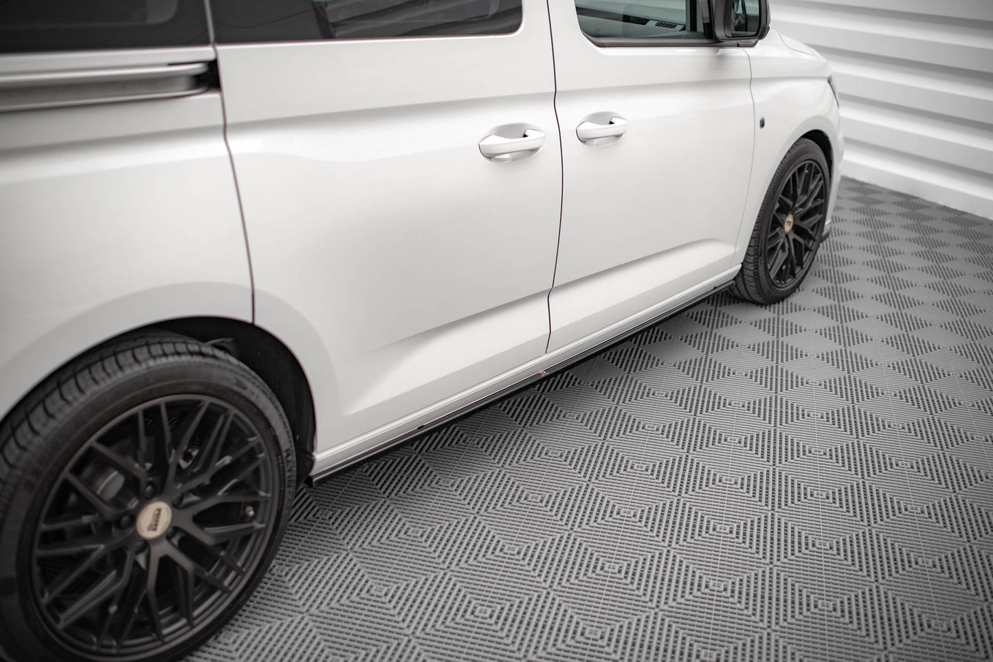 Sideskørter diffuser Volkswagen Caddy Mk5 / Ford Transit Connect Mk3