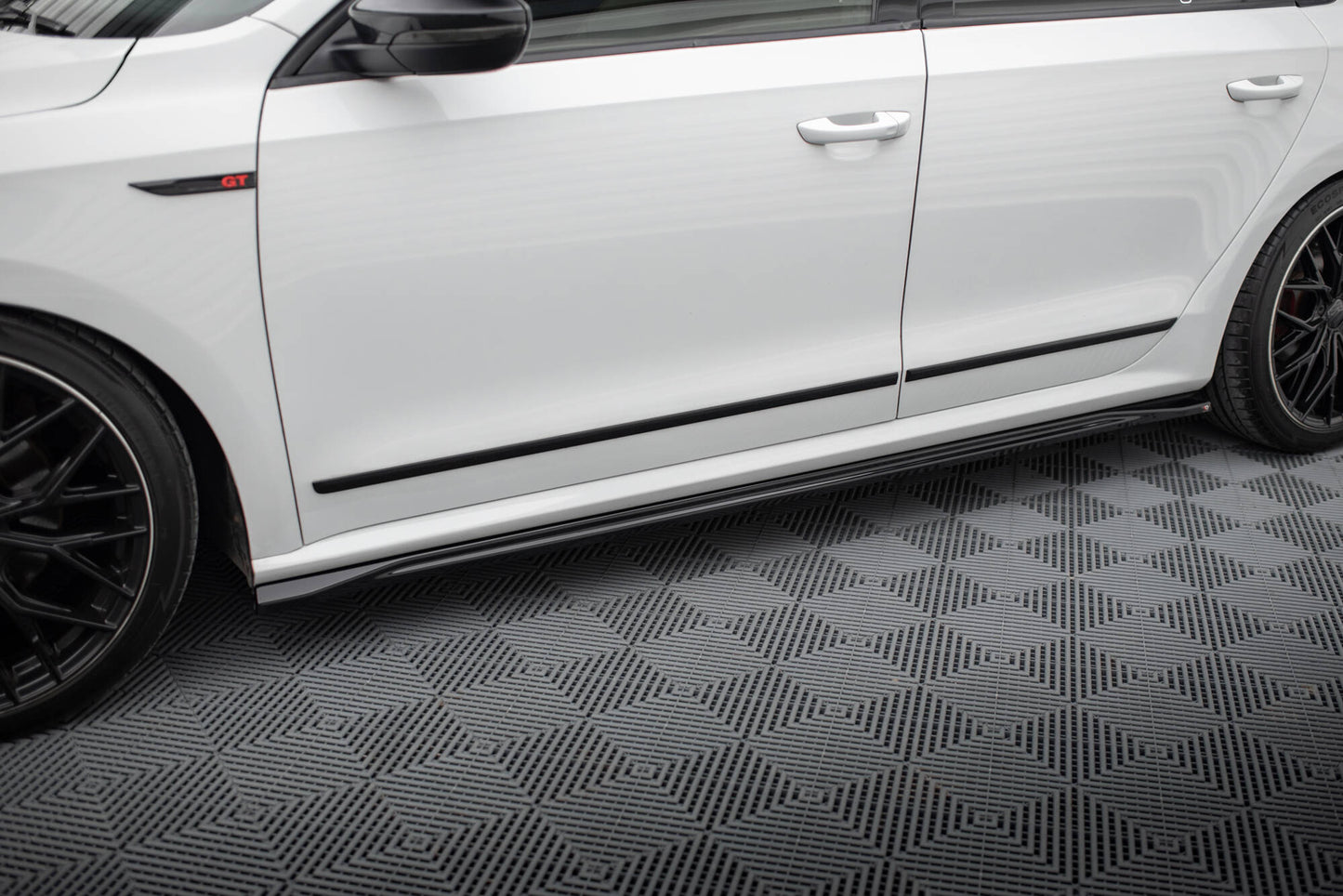 Sideskørter diffuser Volkswagen Passat GT B8 Facelift USA