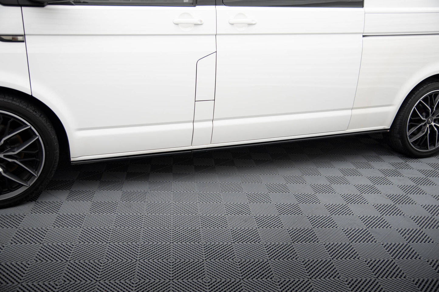 Sideskørter diffuser Volkswagen T6 Long Facelift
