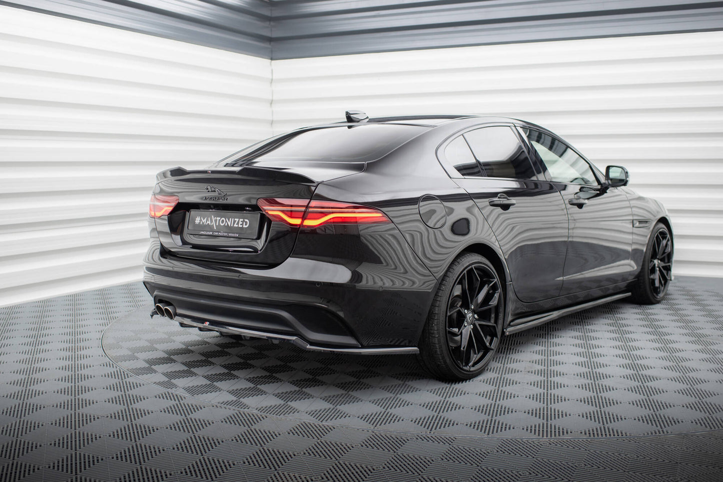 Spoiler cap 3D Jaguar XE X760 Facelift
