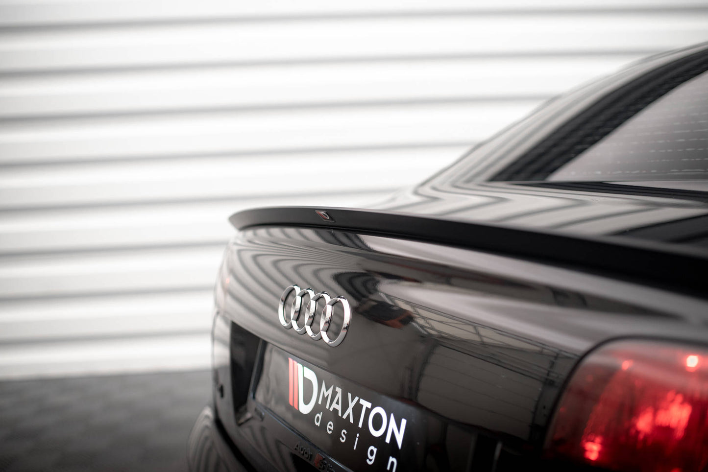 Spoiler cap Audi A4 Sedan S-Line B7