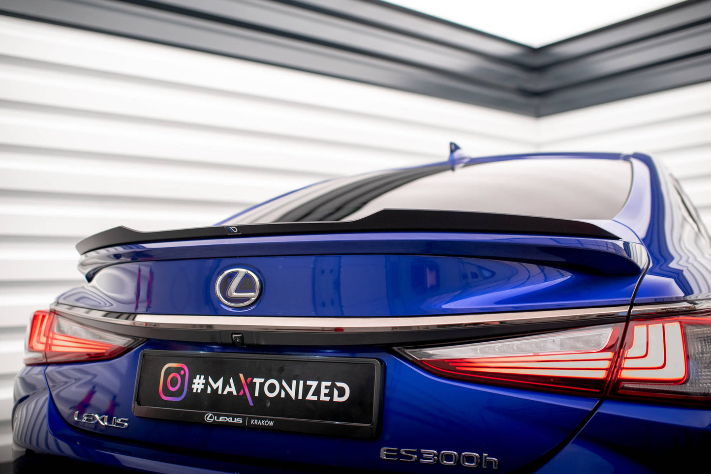 Spoiler cap Lexus ES F Sport Mk7