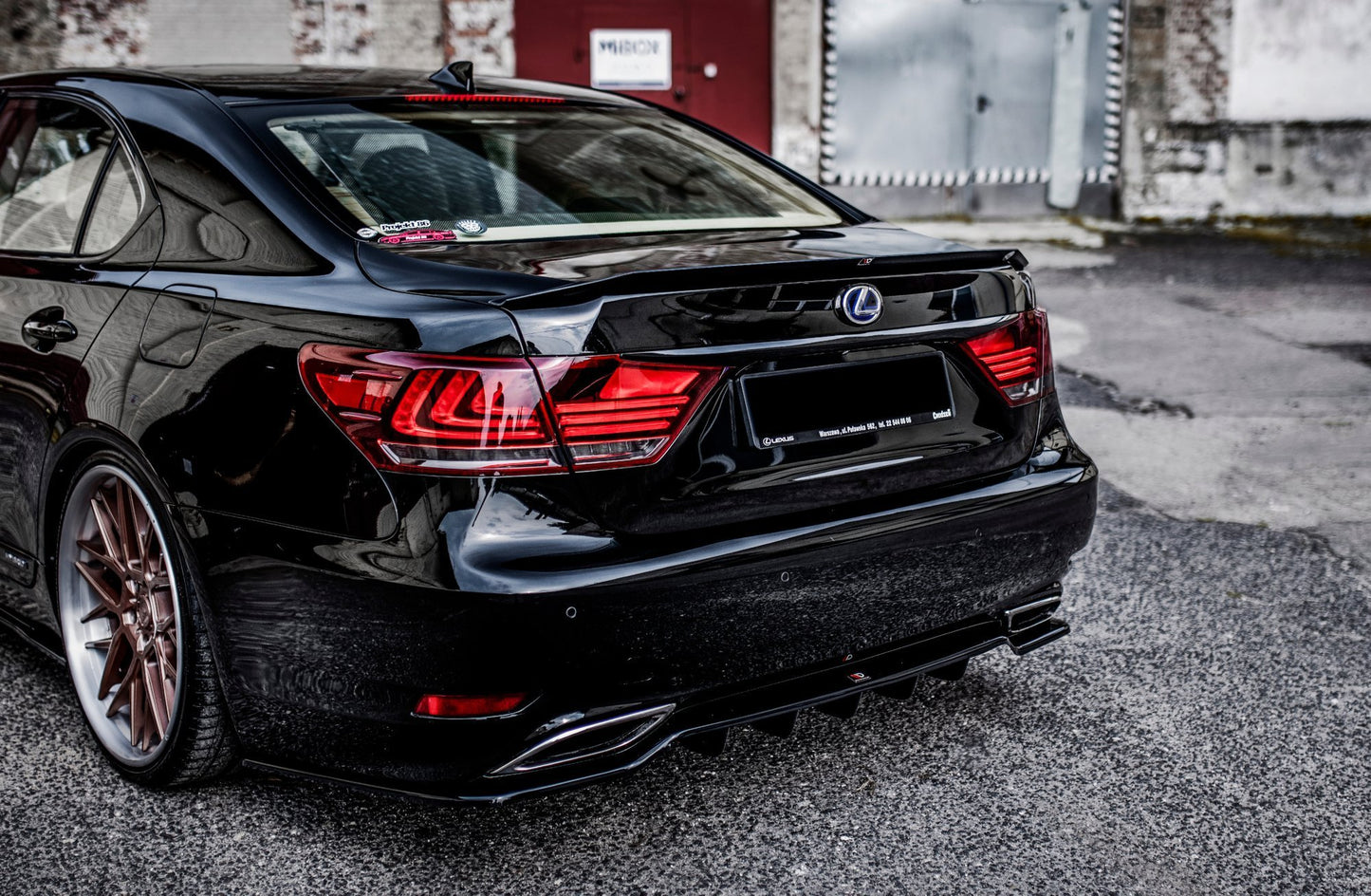 Spoiler cap Lexus LS Mk4 Facelift