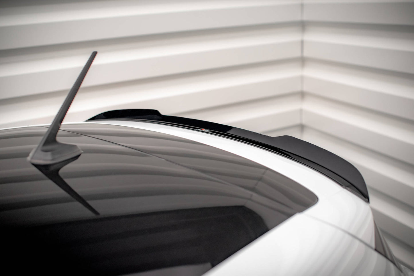 Spoiler cap Renault Clio Mk5