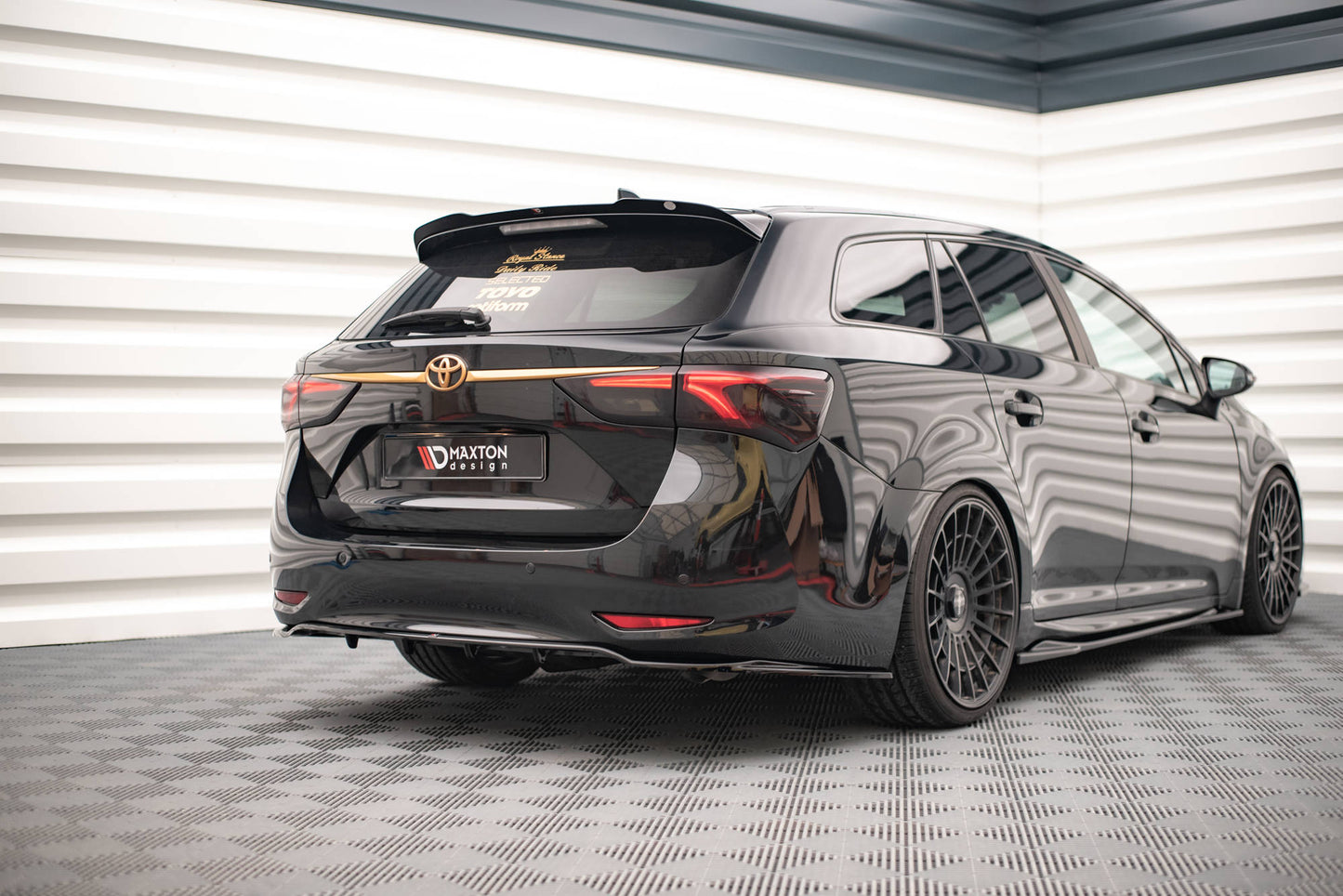 Spoiler cap Toyota Avensis Mk3 Facelift Wagon