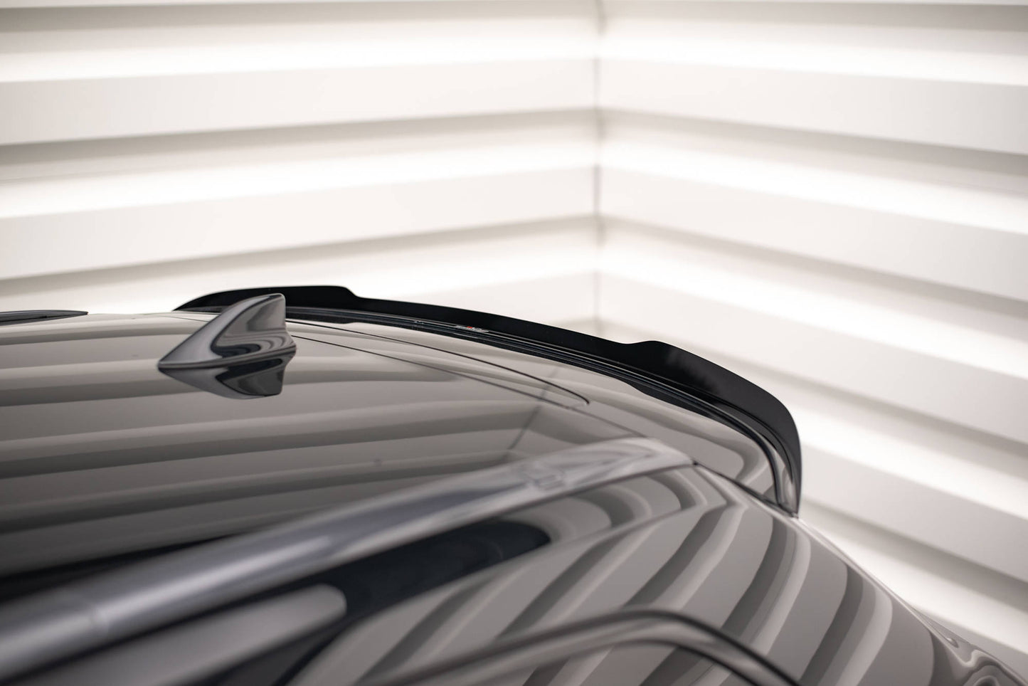 Spoiler cap Toyota Avensis Mk3 Facelift Wagon