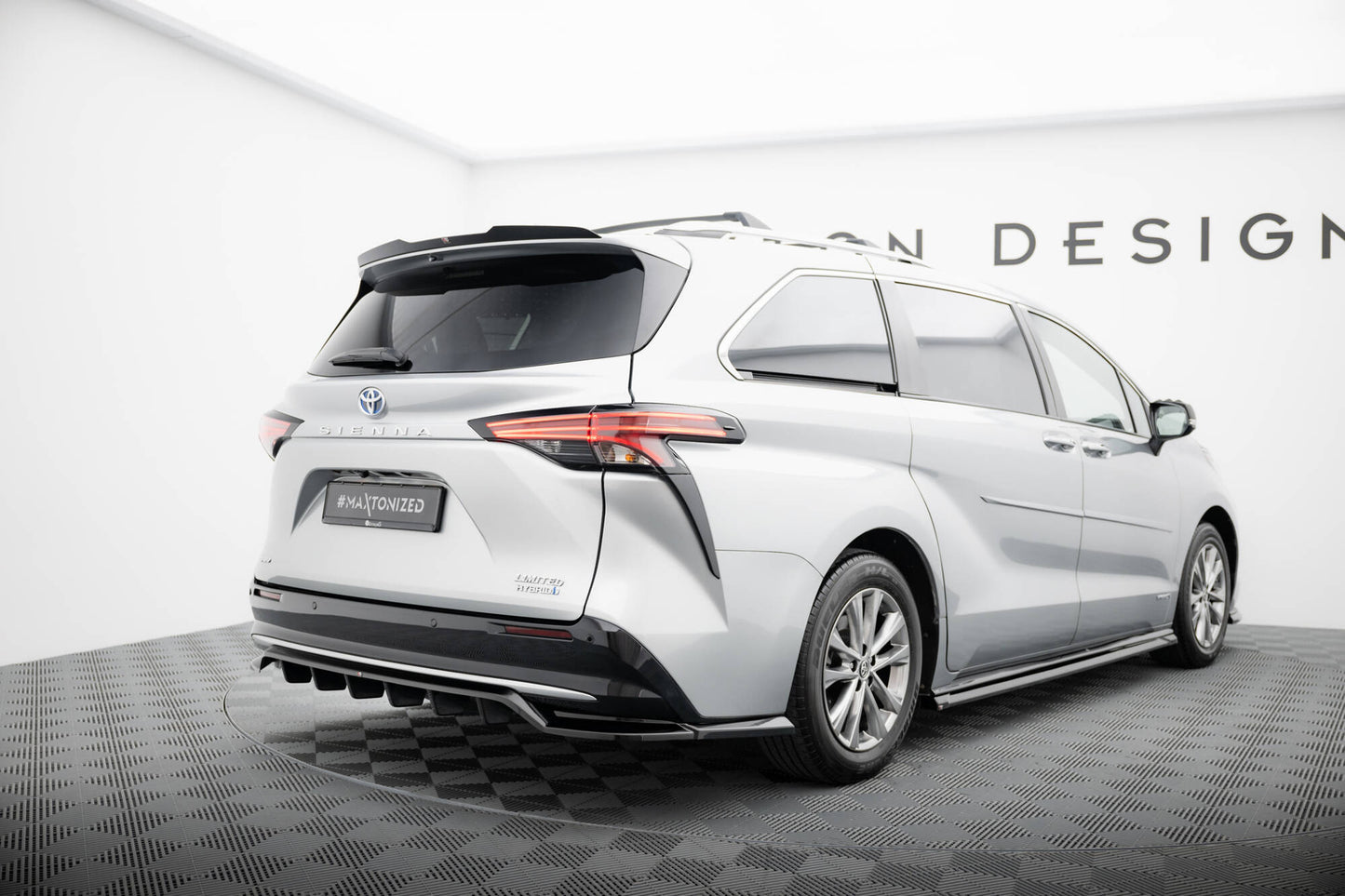 Spoiler cap Toyota Sienna Mk4