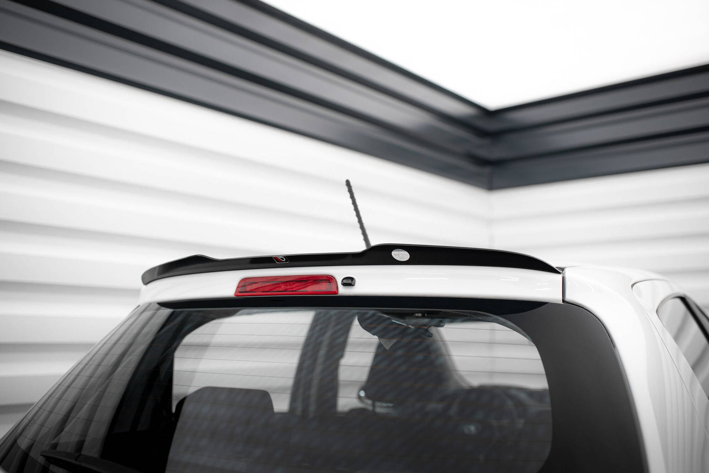 Spoiler cap Toyota Yaris Mk3 Facelift