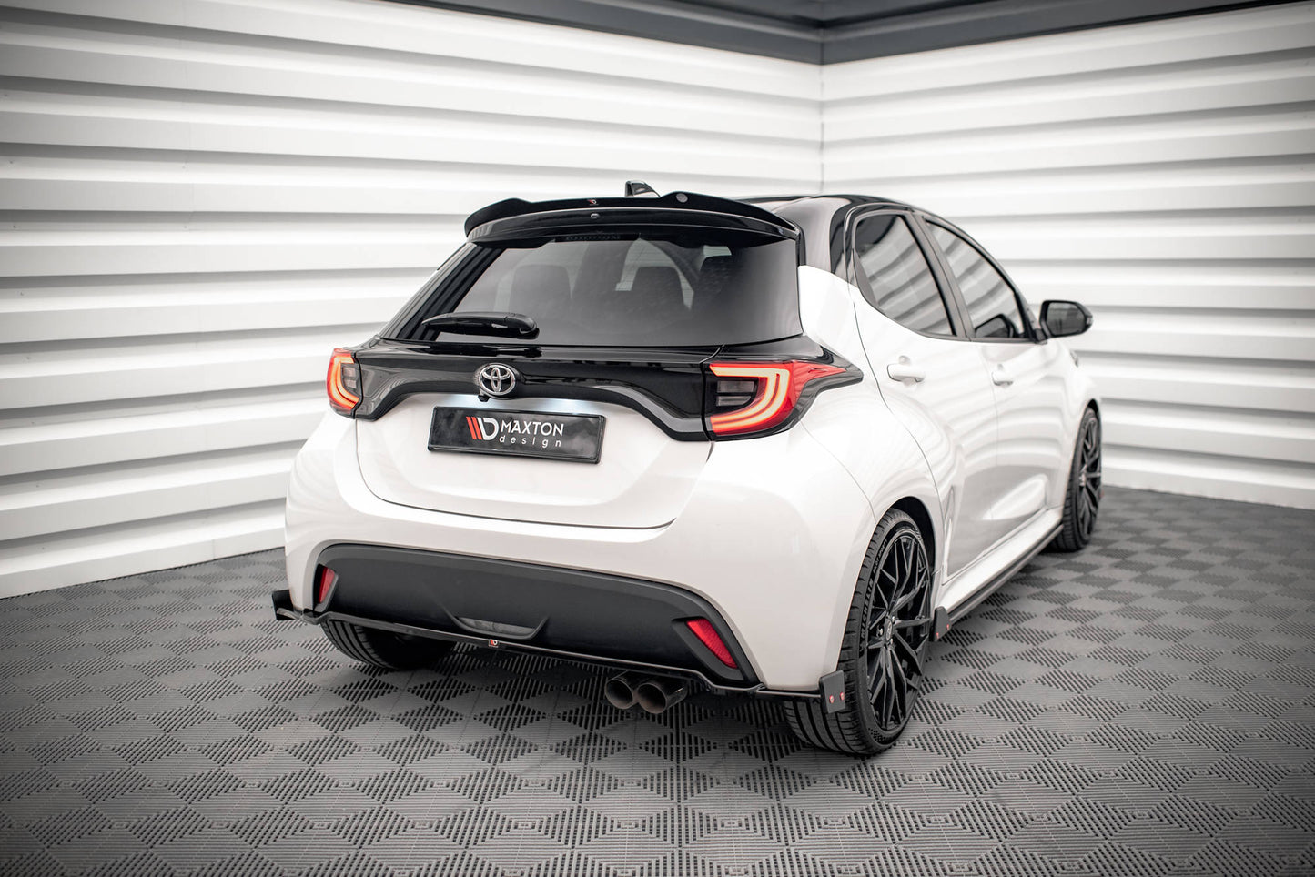 Spoiler cap V.2 Toyota Yaris Mk4