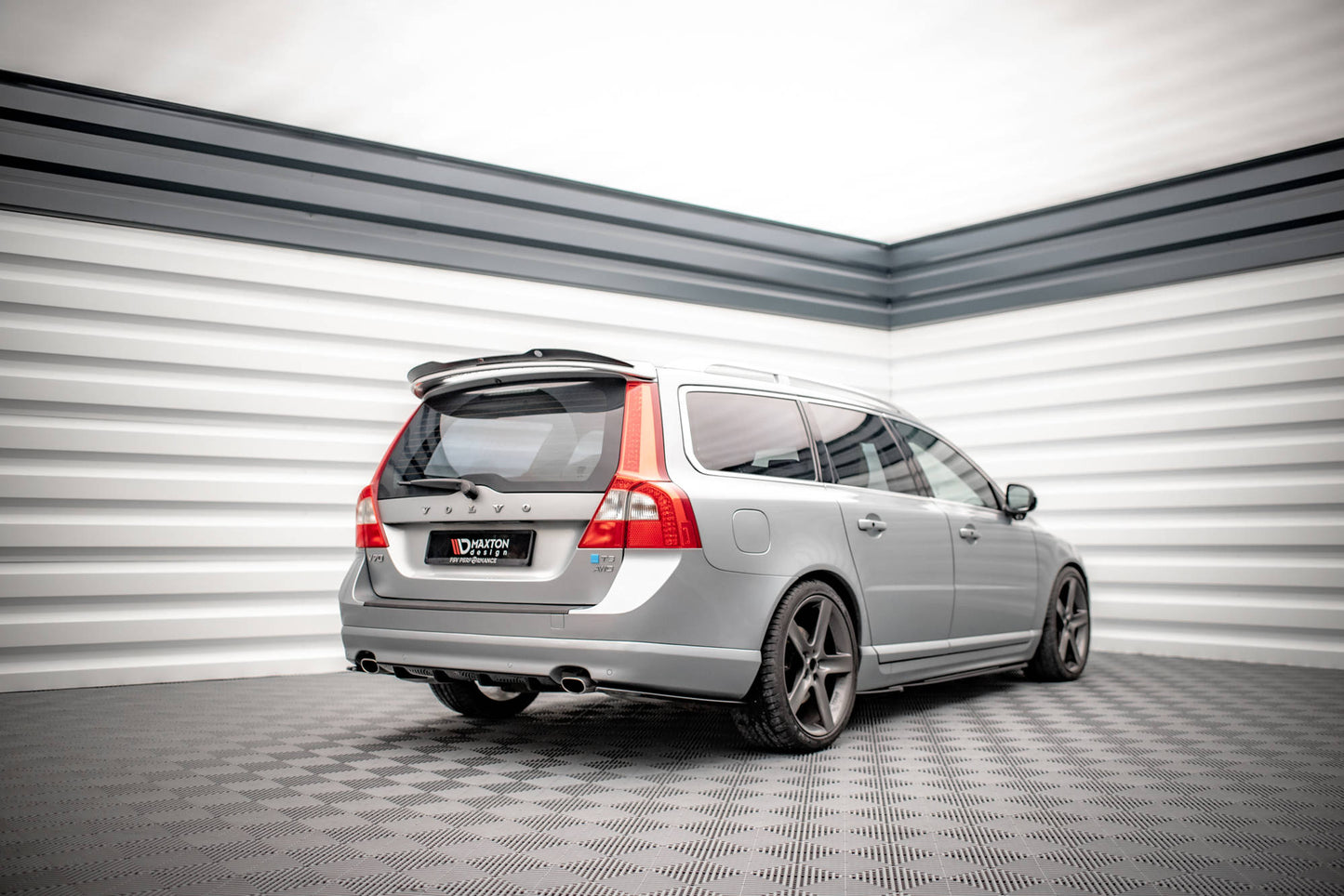 Spoiler cap V.2 Volvo V70 Mk3
