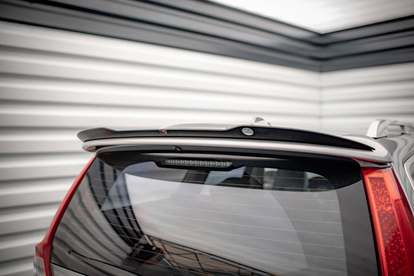Spoiler cap V.2 Volvo V70 Mk3