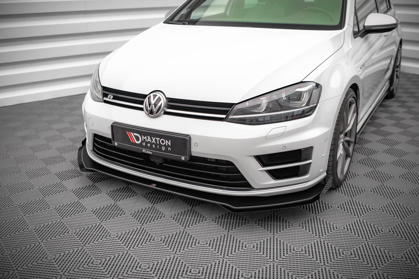 Forreste splitter Street Pro V.1 + Flaps Volkswagen Golf R Mk7