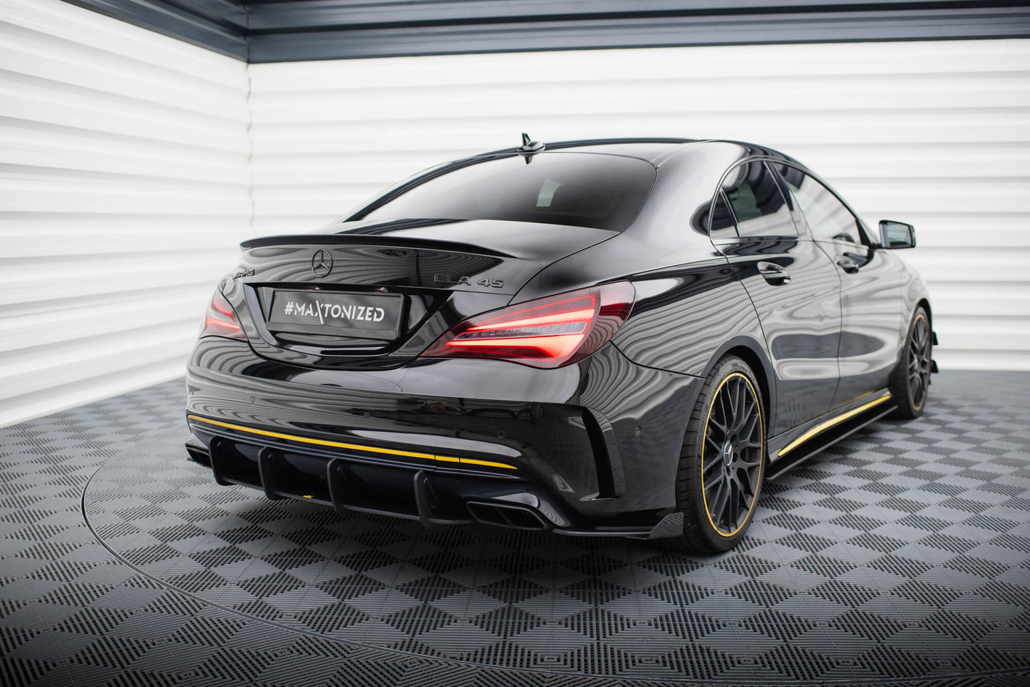 Bagerste sidesplitter Street Pro + Flaps Mercedes-AMG CLA 45 C117 Facelift