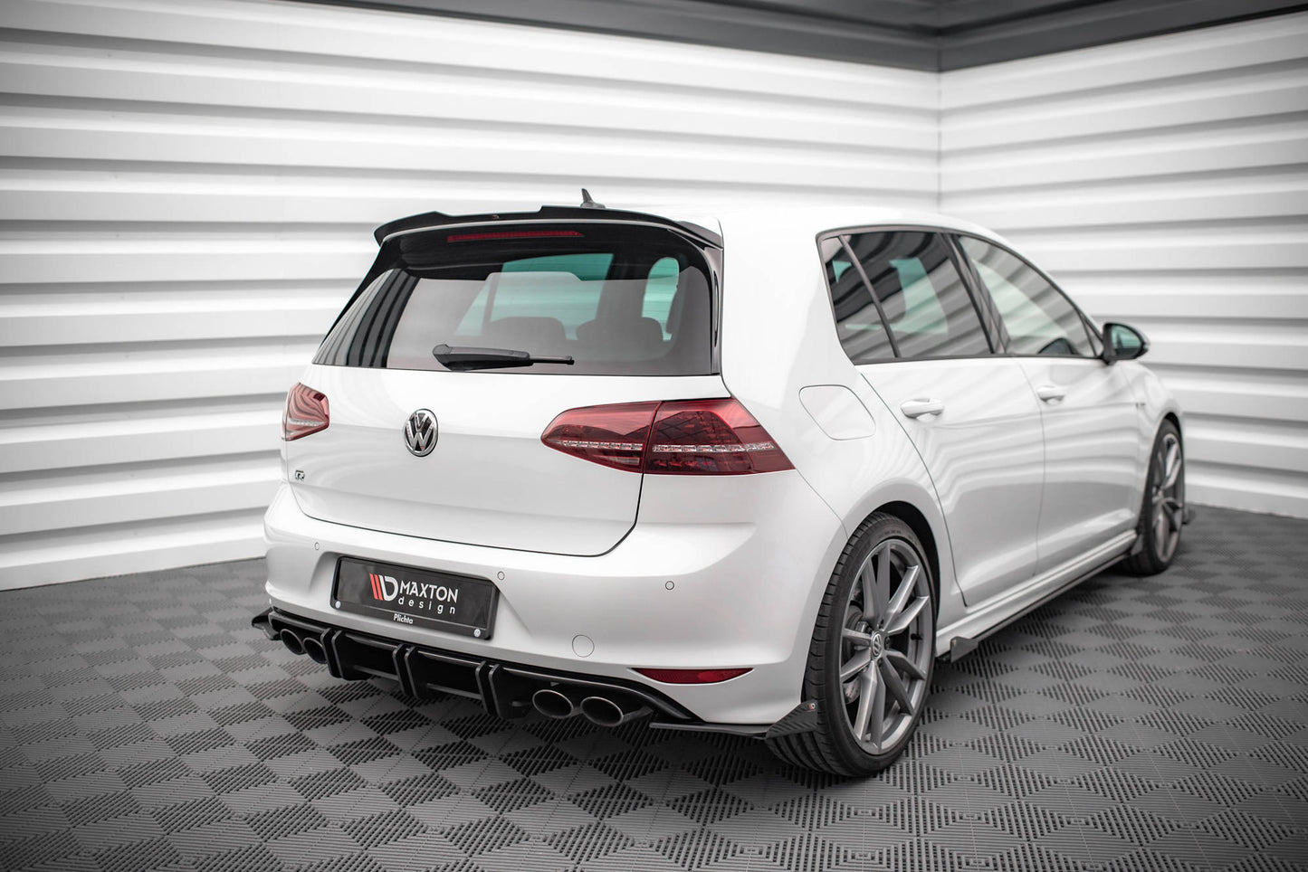 Bagerste sidesplitter Street Pro + Flaps Volkswagen Golf R Mk7