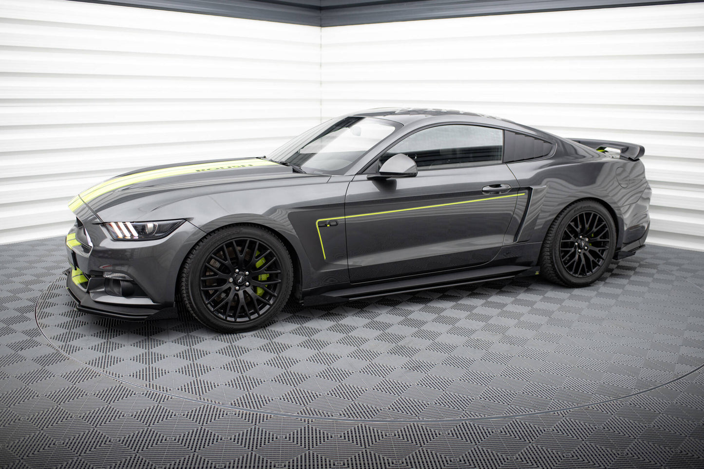 Sideskørter diffuser Street Pro + Flaps Ford Mustang GT Mk6
