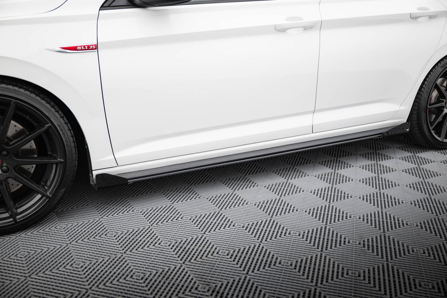 Sideskørter diffuser Street Pro + Flaps Volkswagen Jetta GLI Mk7