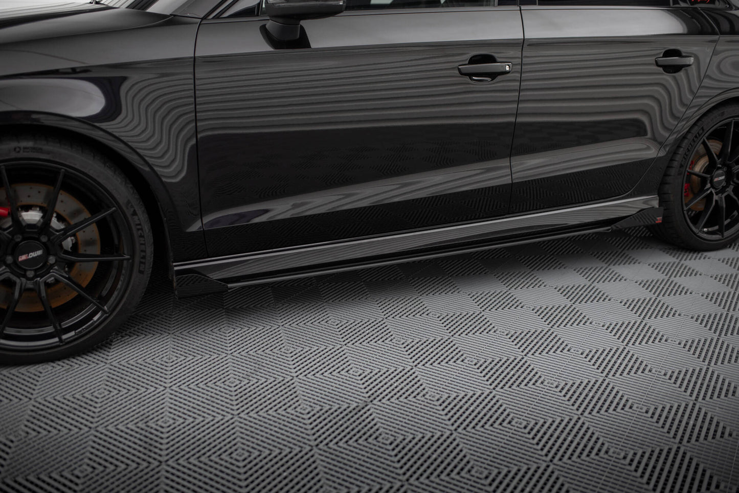 Sideskørter diffuser V.1 Street Pro + Flaps Audi RS3 Sedan 8V Facelift