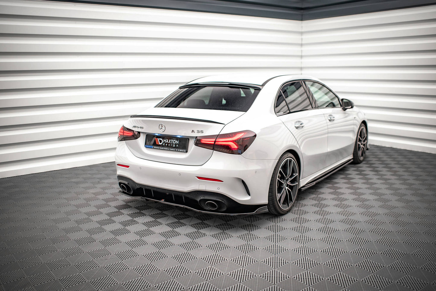Forlængelse af bagerste vindue Mercedes A AMG-Line / A35 Sedan V177